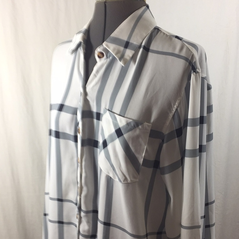 ZC&GF XL Plaid White and Gray Blouse